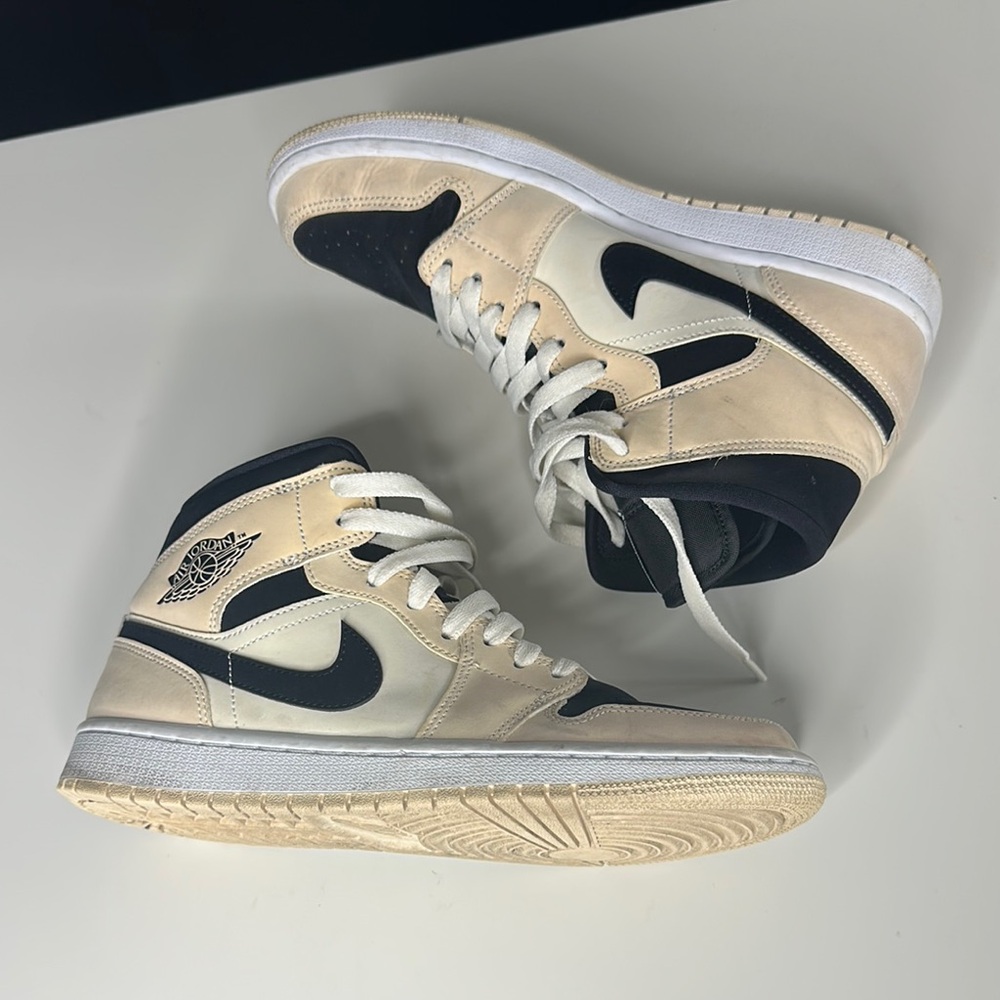 Women’s Nike air Jordan 1 mid “barely orange”